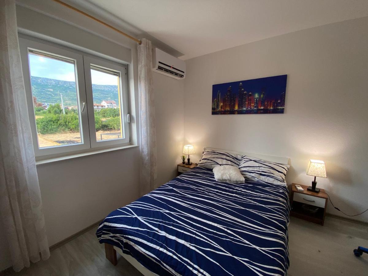 Spacious Apartment Close To The Sea In Split Area Kastela Exterior photo